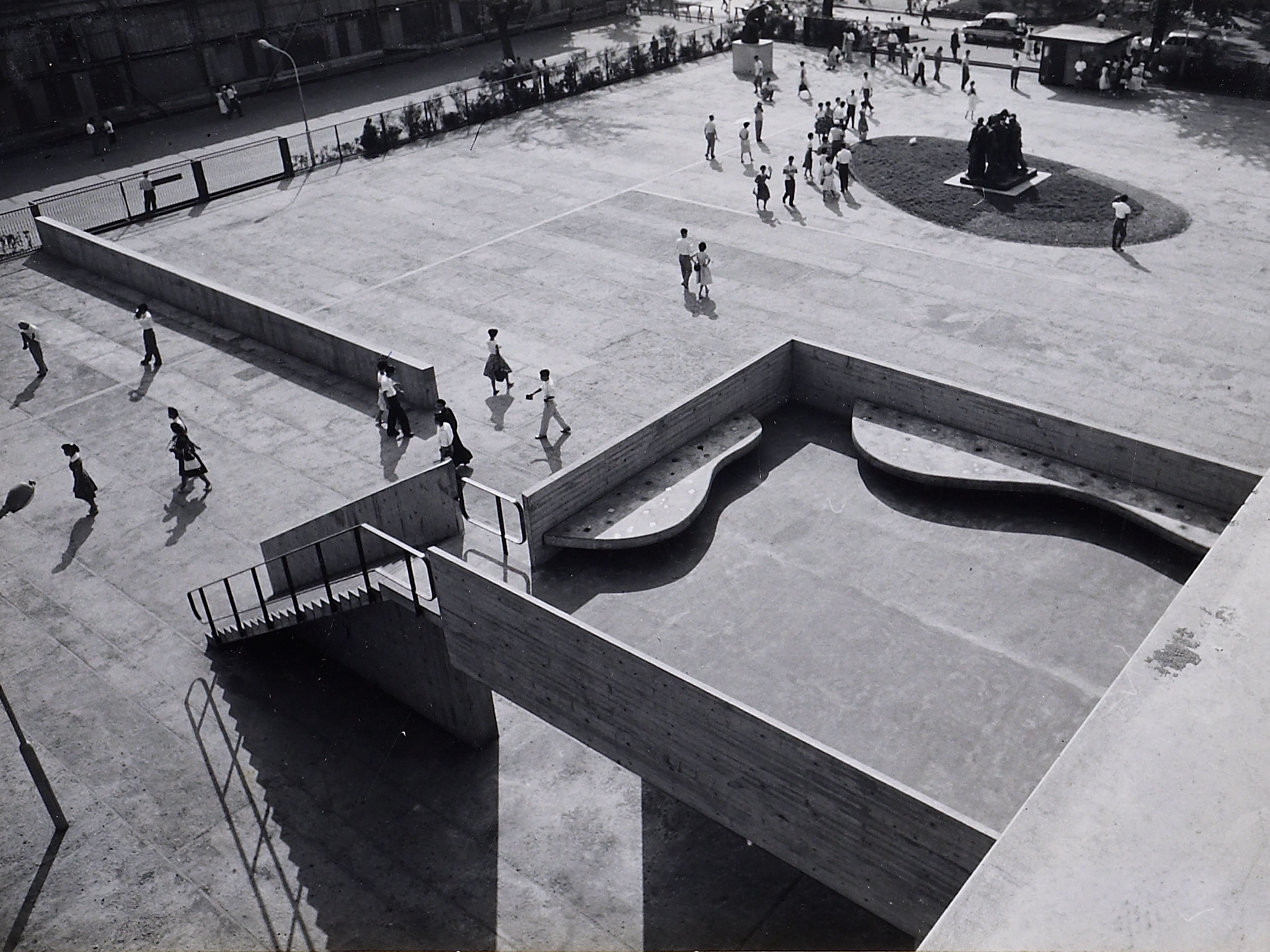 写真：1959年の本館開館時の様子