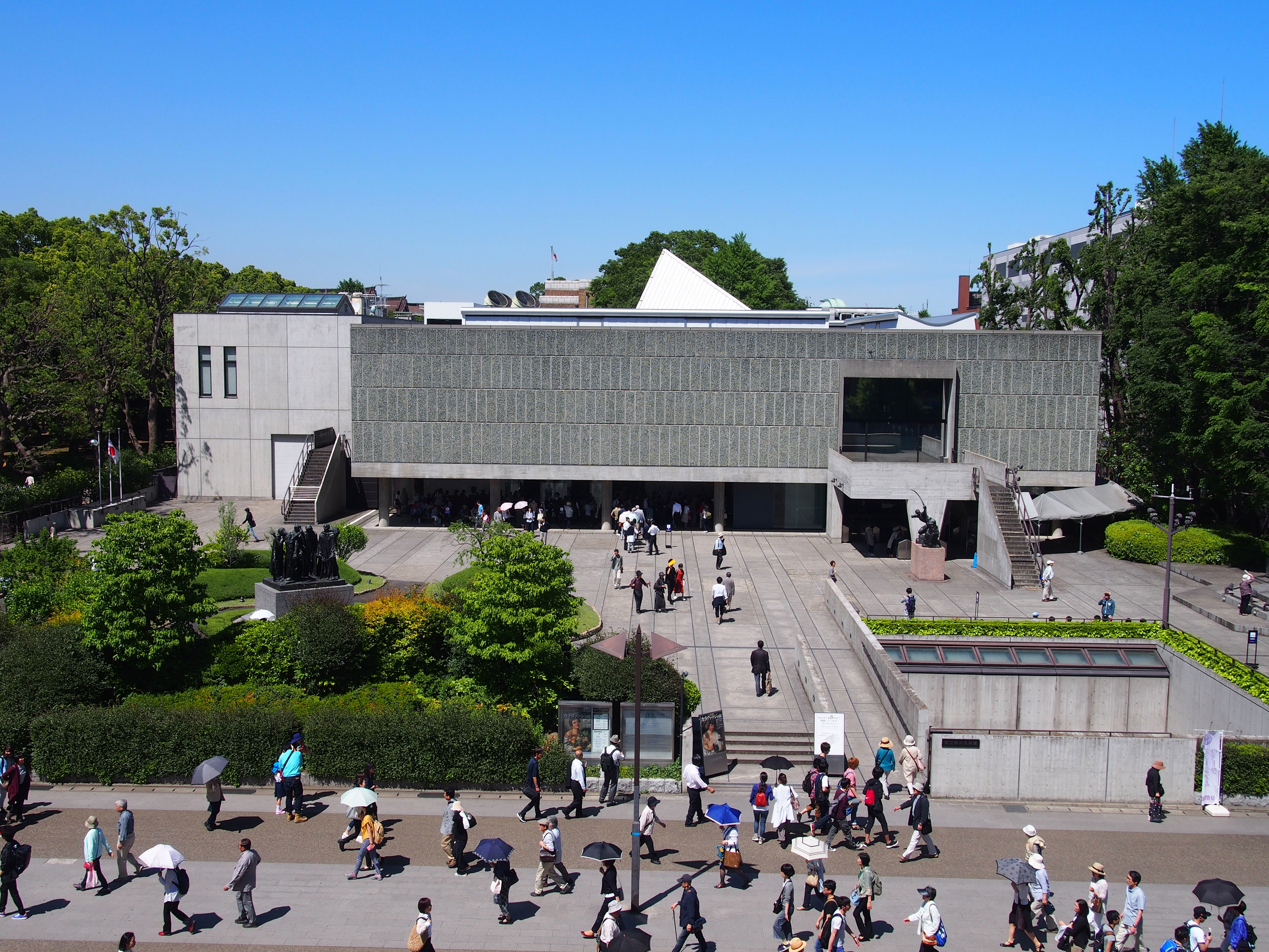 写真：2016年の前庭の様子